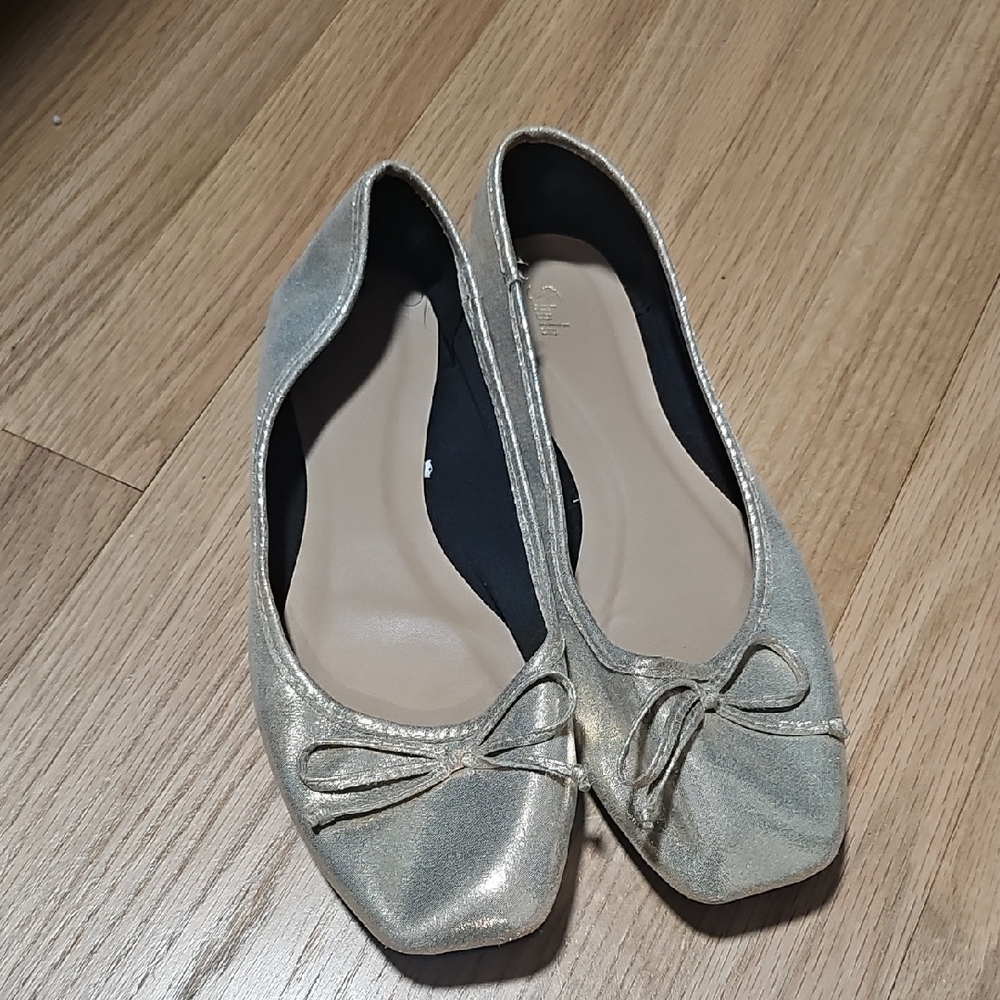 Women’s Metallic Gold Ballet Flats with Bow
